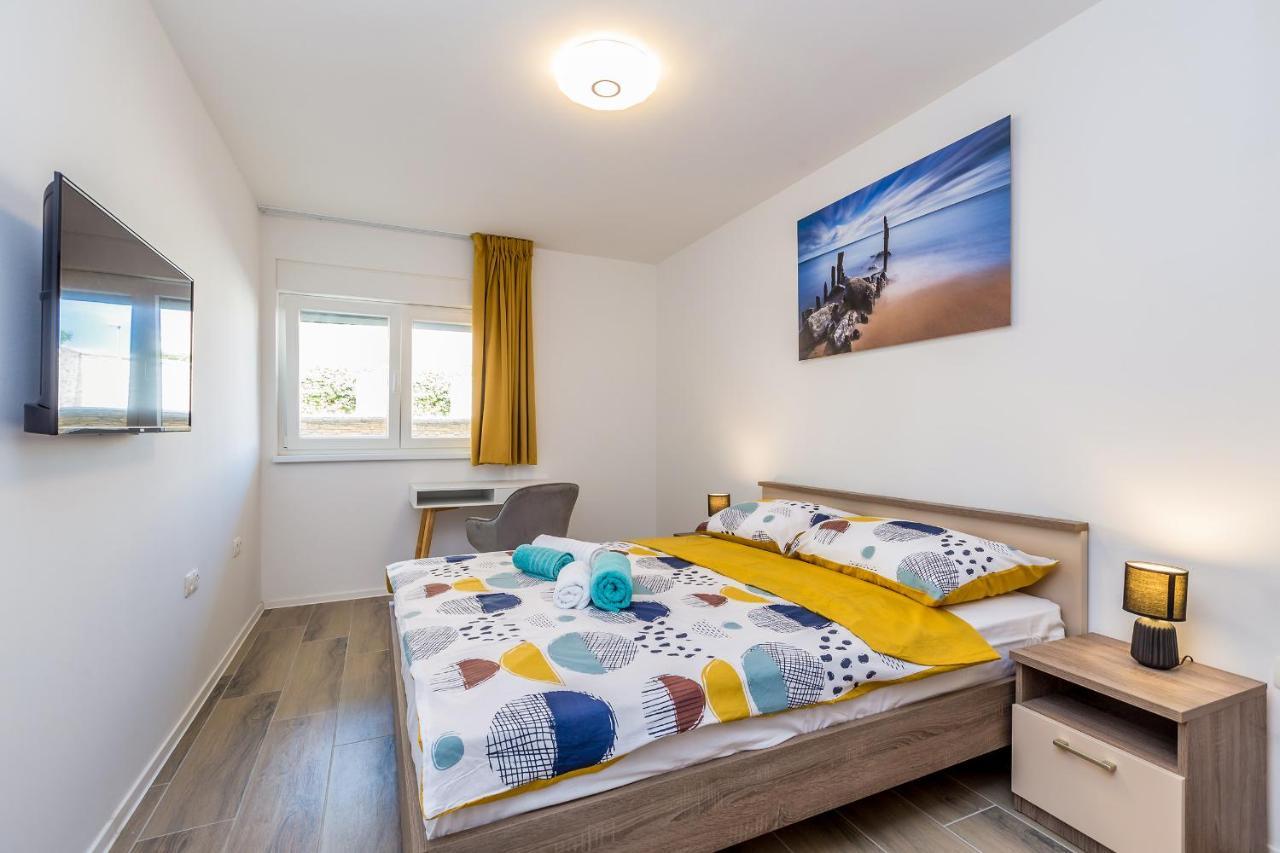 Holiday House Sunlight With Heated Pool Malinska Buitenkant foto