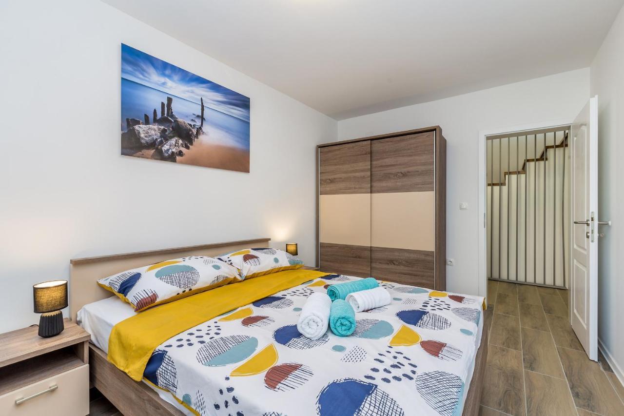 Holiday House Sunlight With Heated Pool Malinska Buitenkant foto