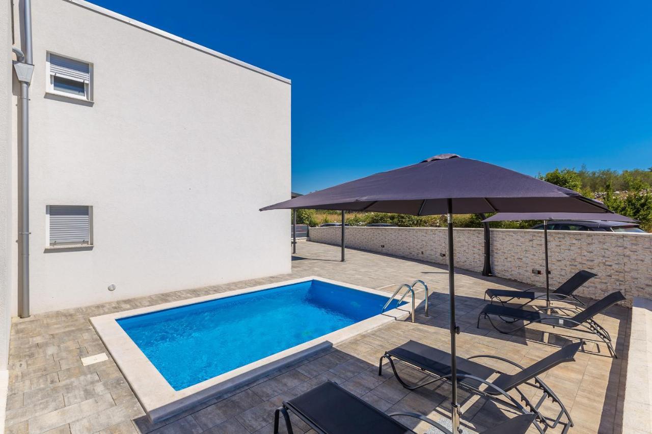 Holiday House Sunlight With Heated Pool Malinska Buitenkant foto