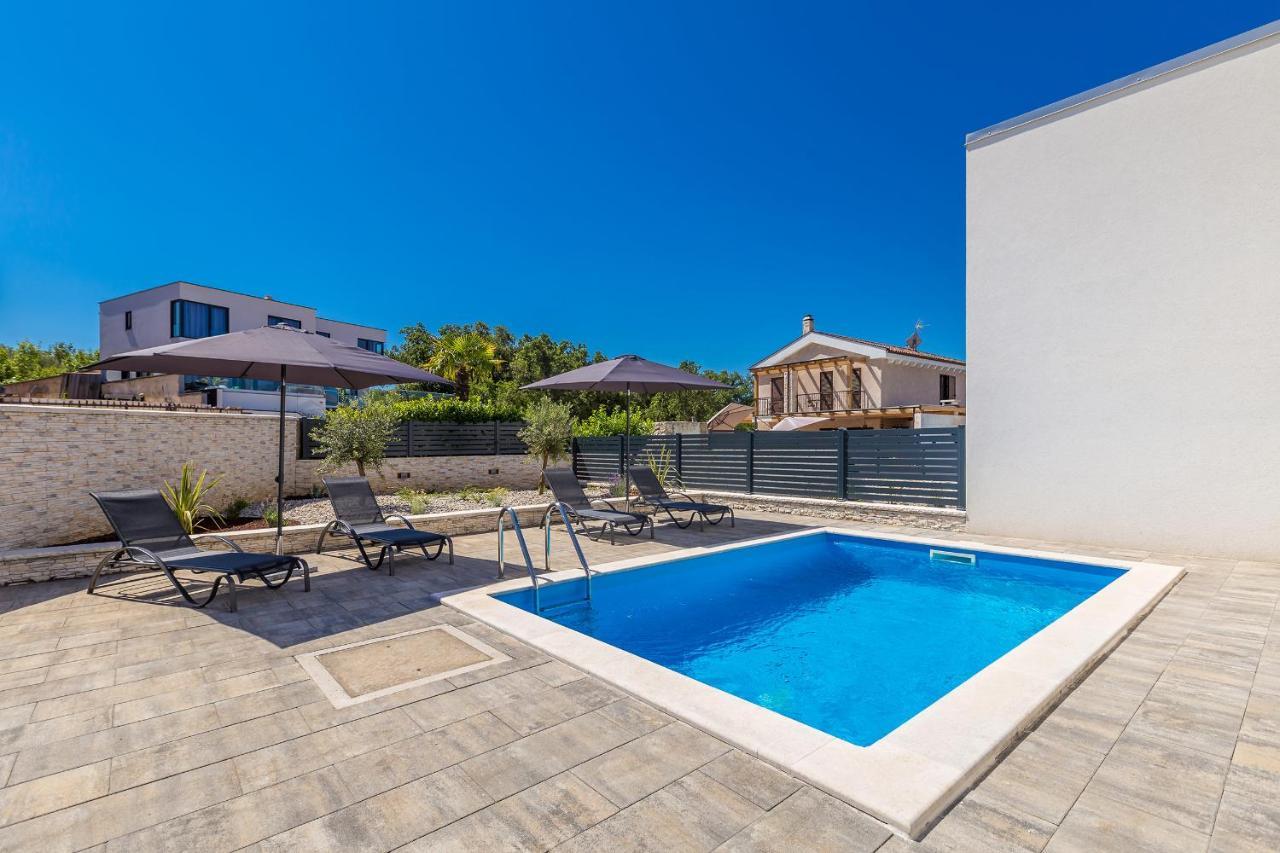 Holiday House Sunlight With Heated Pool Malinska Buitenkant foto
