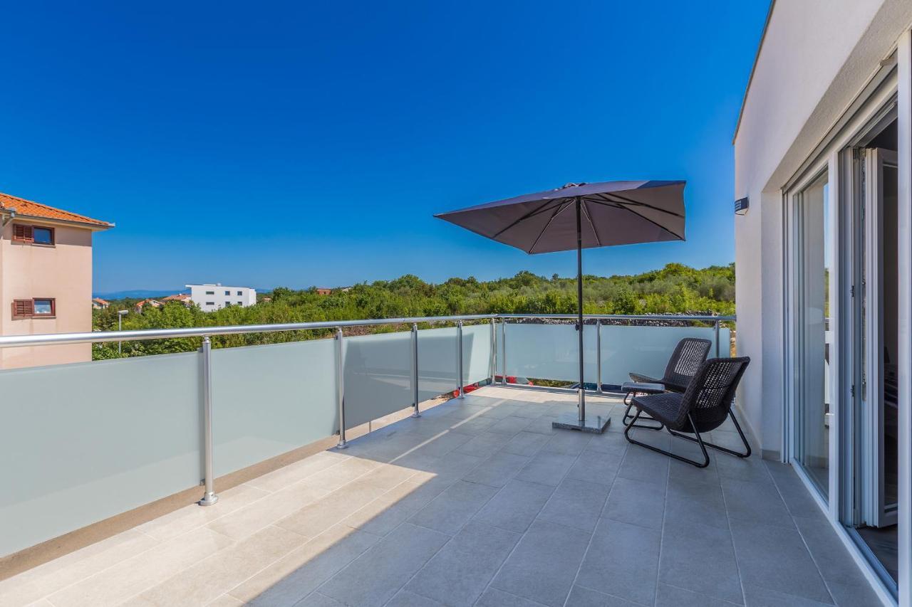 Holiday House Sunlight With Heated Pool Malinska Buitenkant foto