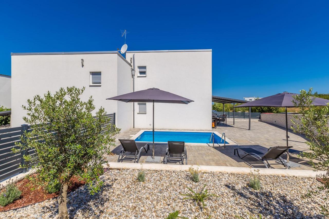 Holiday House Sunlight With Heated Pool Malinska Buitenkant foto